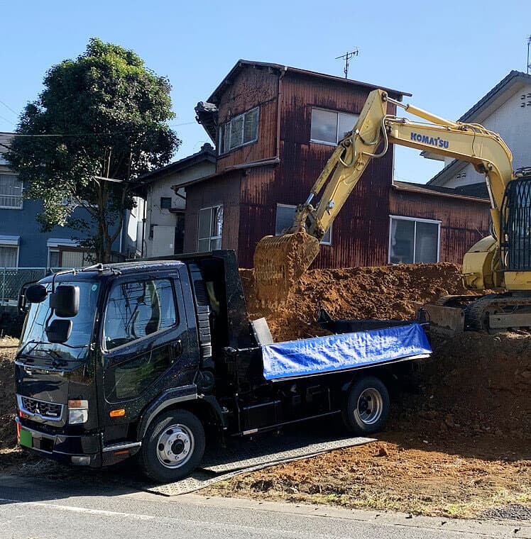 4tダンプで現場の残土の引き取り処分までお任せください