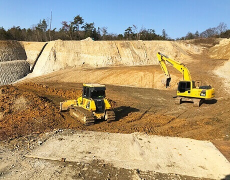 自社所有の砂利採取場、残土処理場の開発・運営をしております