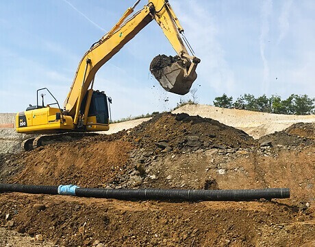 自社所有の砂利採取場、残土処理場の開発・運営をしております