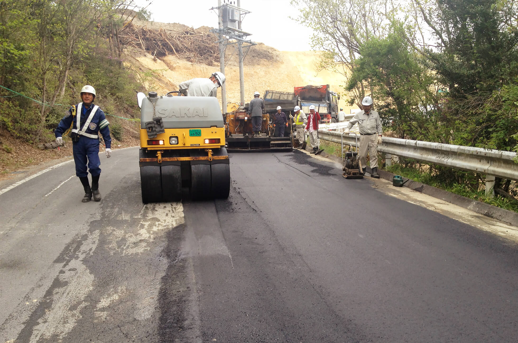 アスファルトの補強工事
