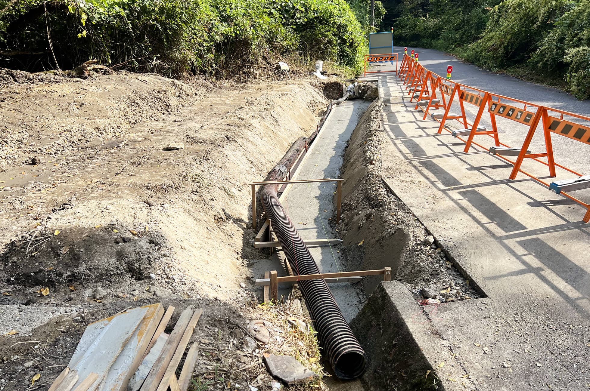 横断側溝入替に伴う仮説水路設置