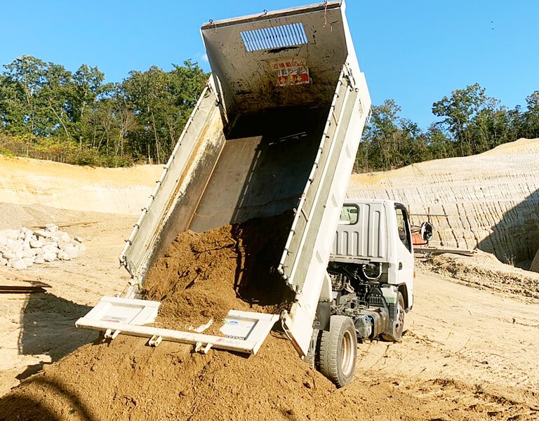 自社所有の残土処分場！小型車・大型車の受け入れ、引き取りいたします。